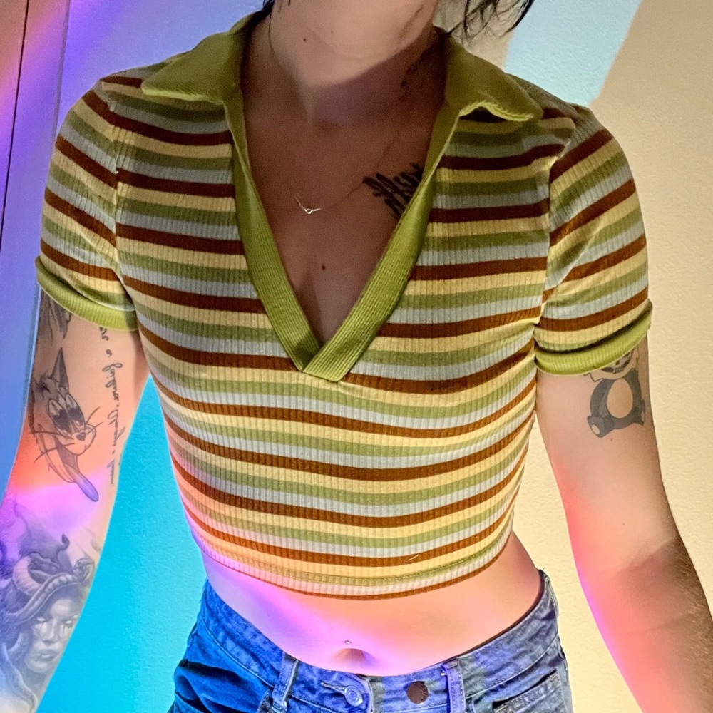 striped low cut crop